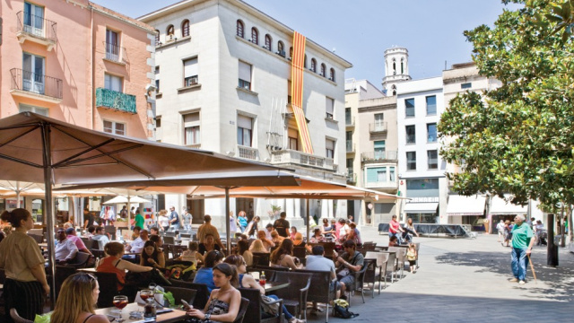 HISTORIC CENTRE AND COMMERCE