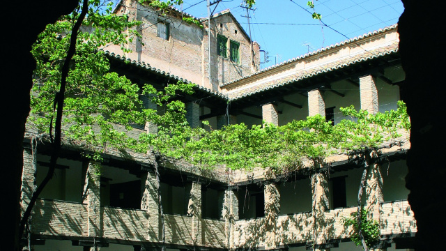 LA ALCAICERÍA Y EL CORRAL DEL CARBÓN