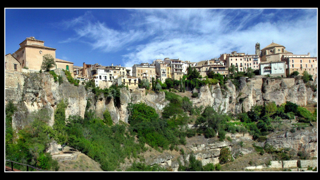 CASAS COLGADAS