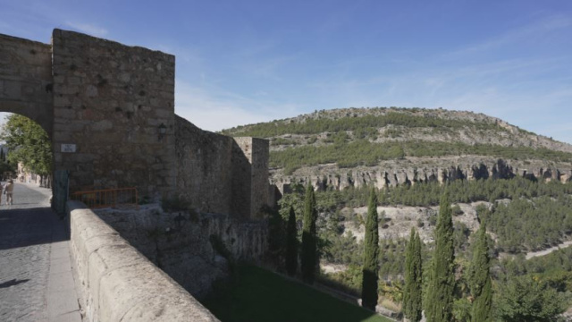 CASTILLO Y ARCO DE BEZUDO